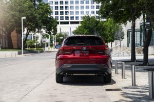 Toyota Venza Hybrid LE 2020 года 